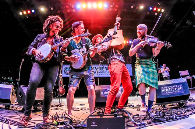 Milwaukee Irish Fest We Banjo 3